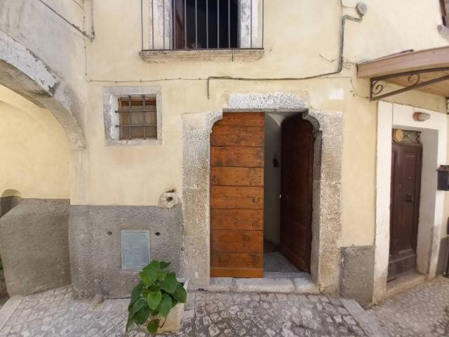 Villa Indipendente in vendita a Fontecchio, Abruzzo