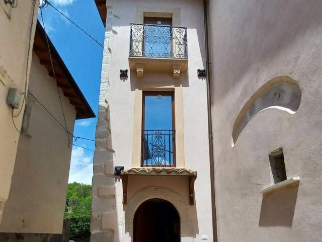Villa Indipendente in vendita a Fontecchio, L'Aquila