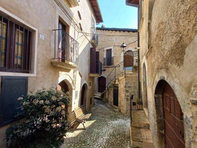 Villa Indipendente in vendita a Fontecchio, L'Aquila