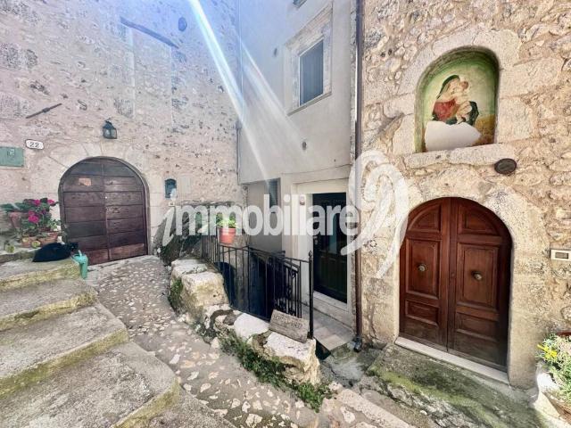 Villa Indipendente in vendita a Fontecchio, Abruzzo