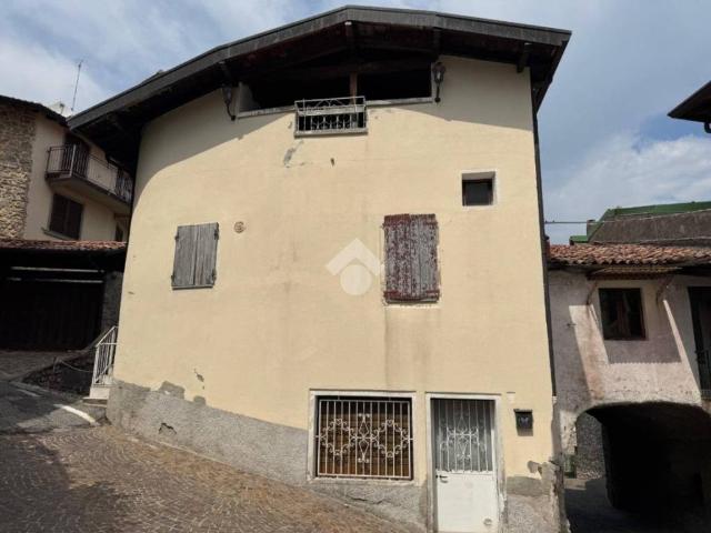 Villa Indipendente in vendita a Fonteno, Lombardia