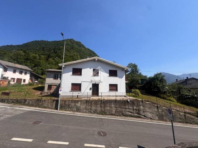 Villa Indipendente in vendita a Fonzaso, Veneto
