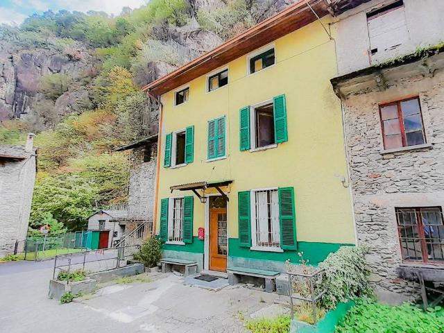 Villa Indipendente in vendita a Forcola, Lombardia