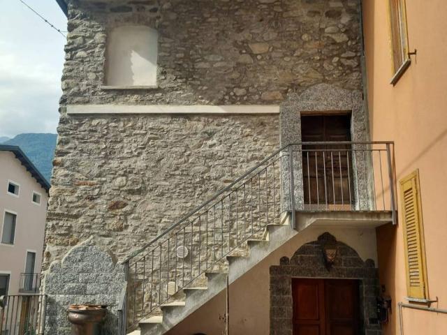 Villa Indipendente in vendita a Forcola, Lombardia