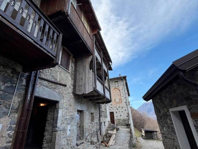 Rustico in vendita a Forcola, Lombardia