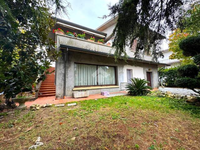 Villa Indipendente in vendita a Unione di Comuni della Romagna Forlivese, Quattro