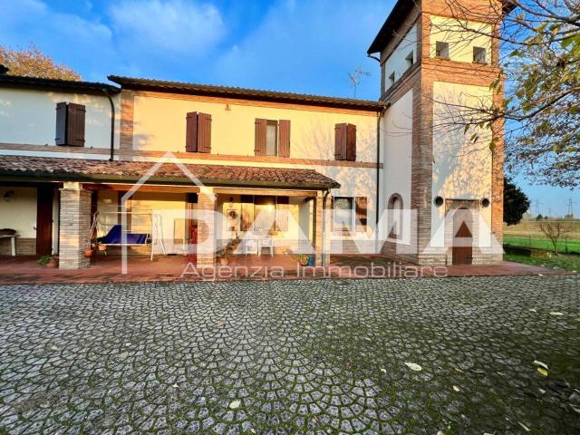 Villa Indipendente in vendita a Unione di Comuni della Romagna Forlivese, Quattro