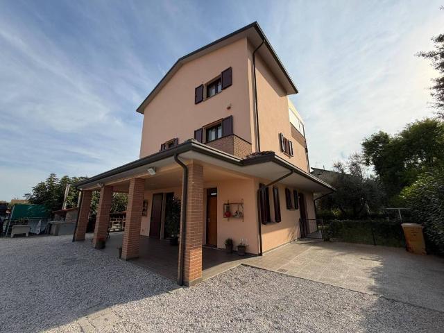 Villa Indipendente in vendita a Villafranca, Forlì