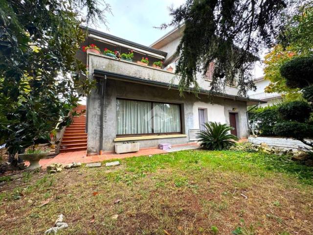 Villa Indipendente in vendita a Unione di Comuni della Romagna Forlivese, Quattro