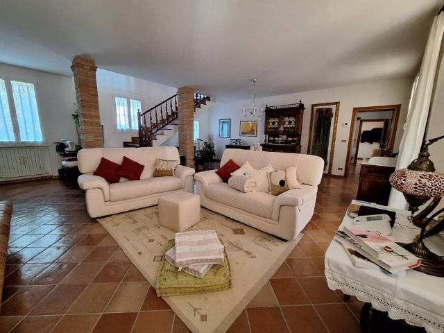Villa Indipendente in vendita a Unione di Comuni della Romagna Forlivese, Quattro