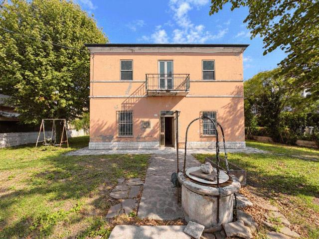 Villa Indipendente in vendita a Forlì, Forlì-Cesena