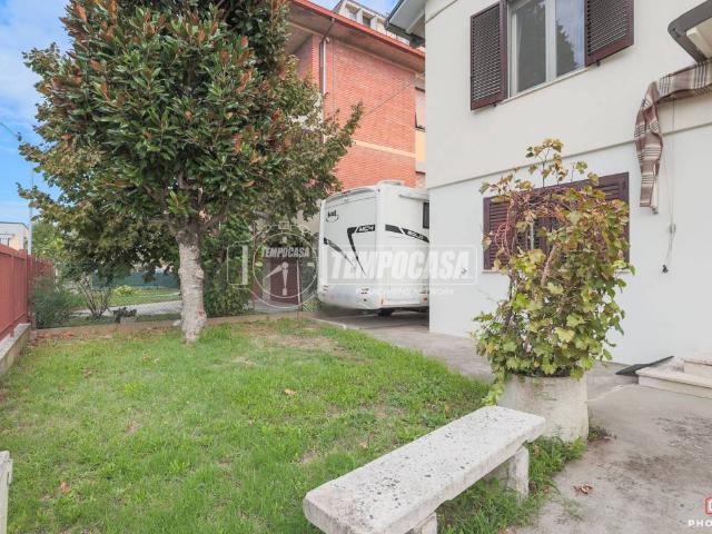 Villa Indipendente in vendita a Musicisti, Forlì