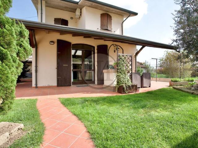 Villa Indipendente in vendita a Unione di Comuni della Romagna Forlivese, Quattro