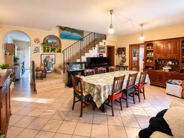 Villa Indipendente in vendita a Villafranca, Forlì