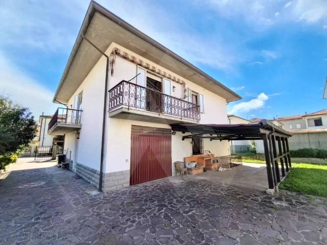 Villa Indipendente in vendita a Unione di Comuni della Romagna Forlivese, Quattro