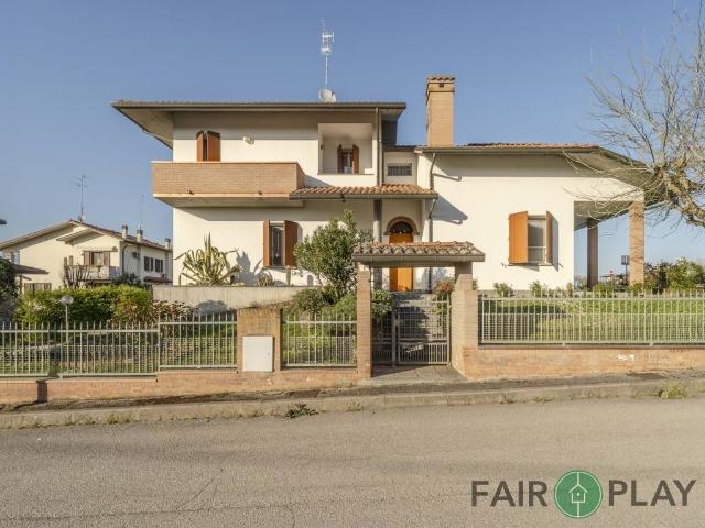 Villa Indipendente in vendita a Unione di Comuni della Romagna Forlivese, Quattro