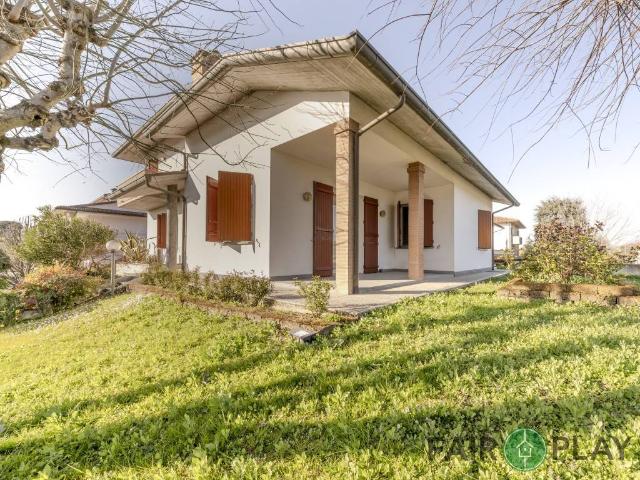 Villa Indipendente in vendita a Unione di Comuni della Romagna Forlivese, Quattro