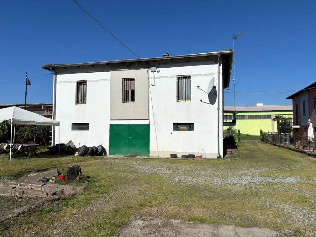 Villa Indipendente in vendita a Piemonte, Vercelli