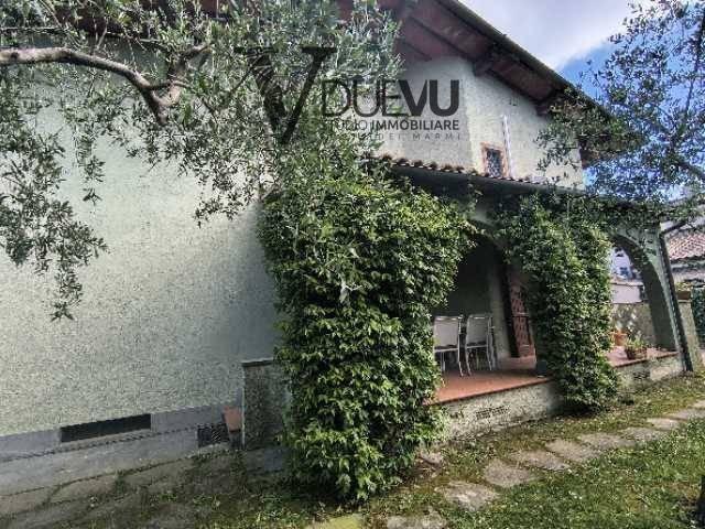 Villa Indipendente in vendita a Roma Imperiale, Forte dei Marmi