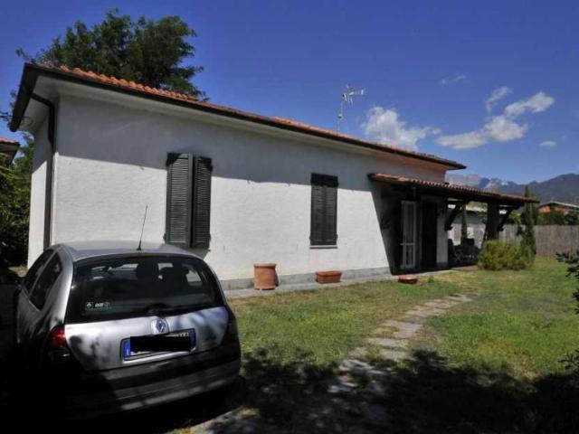 Villa Indipendente in vendita a Roma Imperiale, Forte Dei Marmi