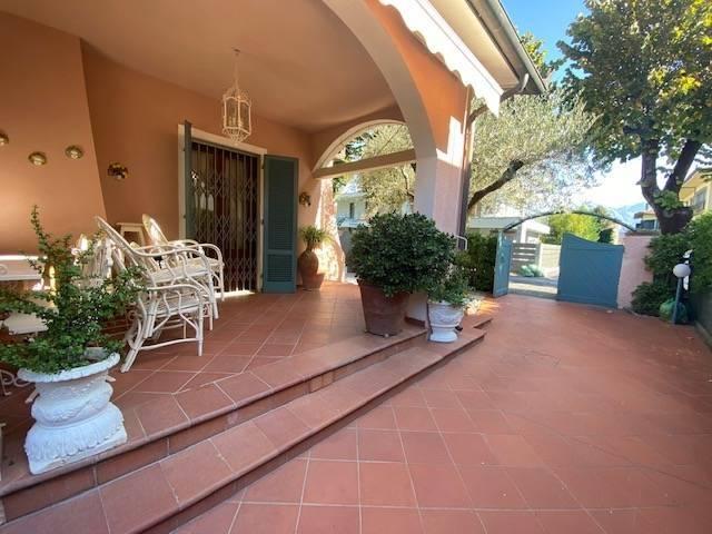 Villa Indipendente in vendita a Roma Imperiale, Forte dei Marmi