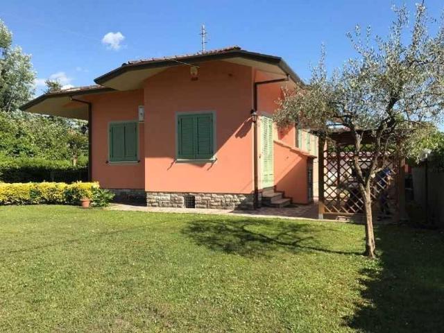 Villa Indipendente in vendita a Vittoria Apuana, Forte Dei Marmi