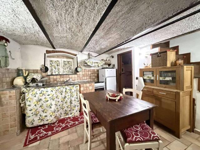 Villa Indipendente in vendita a Unione di comuni Montana Lunigiana, Fosdinovo