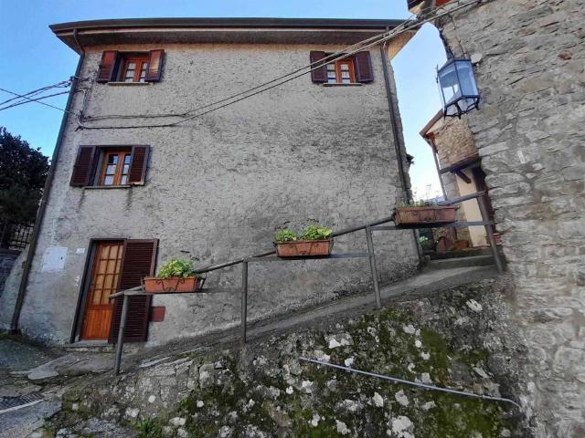Villa Indipendente in vendita a Unione di comuni Montana Lunigiana, Fosdinovo
