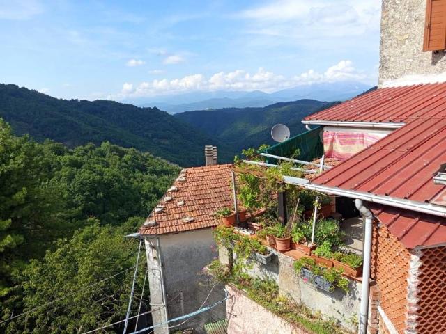 Villa Indipendente in vendita a Unione di comuni Montana Lunigiana, Fosdinovo