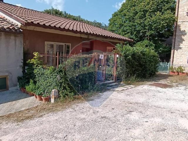 Villa Indipendente in vendita a Fossato Di Vico, Umbria