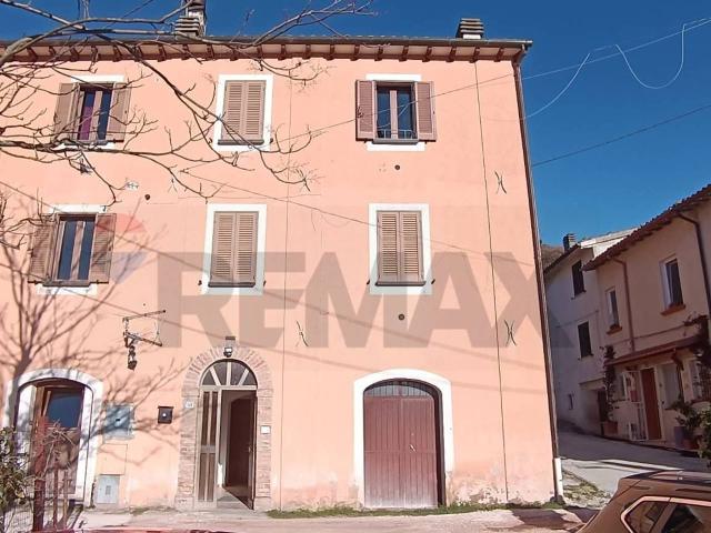 Villa Indipendente in vendita a Fossato Di Vico, Umbria
