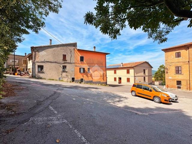 Villa Indipendente in vendita a Fossato Di Vico, Umbria
