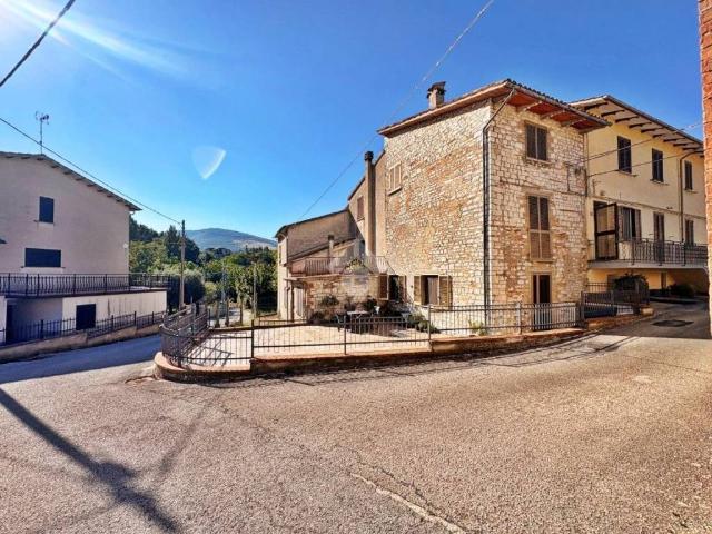Villa Indipendente in vendita a Borghetto, Fossato di Vico
