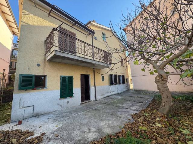 Villa Indipendente in vendita a Fossato Di Vico, Umbria