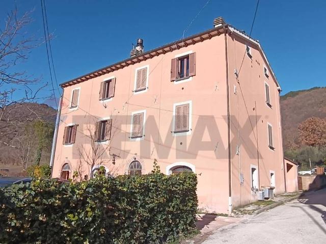 Villa Indipendente in vendita a Fossato Di Vico, Umbria