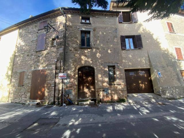 Villa Indipendente in vendita a Fossato Di Vico, Umbria