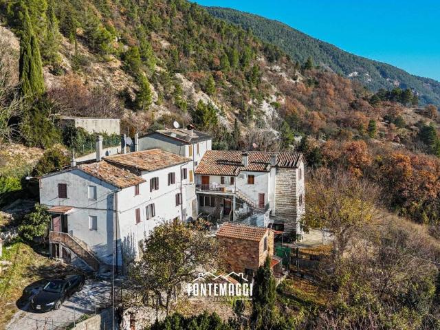 Villa Indipendente in vendita a San Lazzaro, Marche