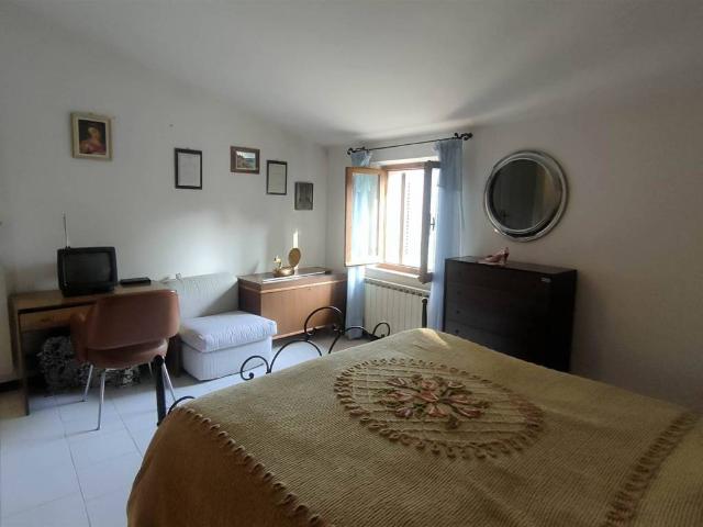 Villa Indipendente in vendita a P.E.E.P, Fossombrone