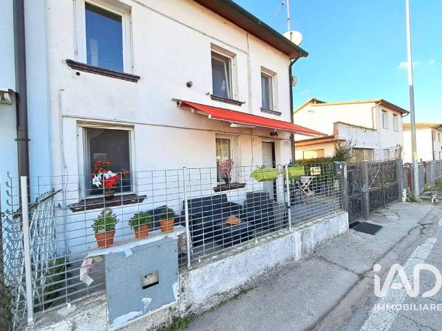 Villa Indipendente in vendita a Frassinelle Polesine, Veneto