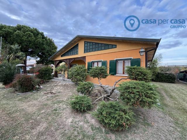 Villa Indipendente in vendita a Frassinelle Polesine, Veneto