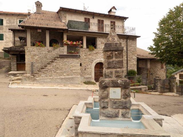 Villa Indipendente in vendita a Unione dei comuni del Distretto Ceramico, Frassinoro