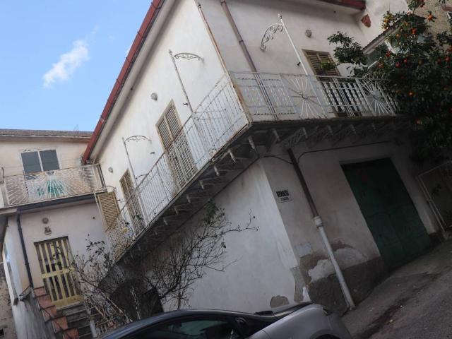 Villa Indipendente in vendita a Frasso Telesino, Campania