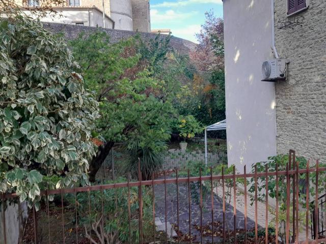 Villa Indipendente in vendita a Fratte Rosa, Pesaro e Urbino