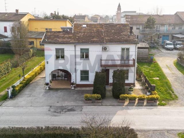 Villa Indipendente in vendita a Polesine Zibello, Busseto