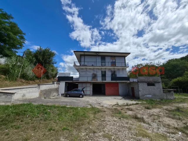 Villa Indipendente in vendita a Frosinone, Lazio