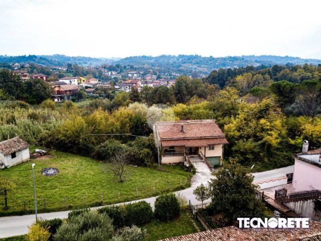Villa Indipendente in vendita a Frosinone, Lazio