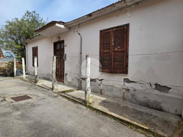 Villa Indipendente in vendita a Frosinone, Lazio