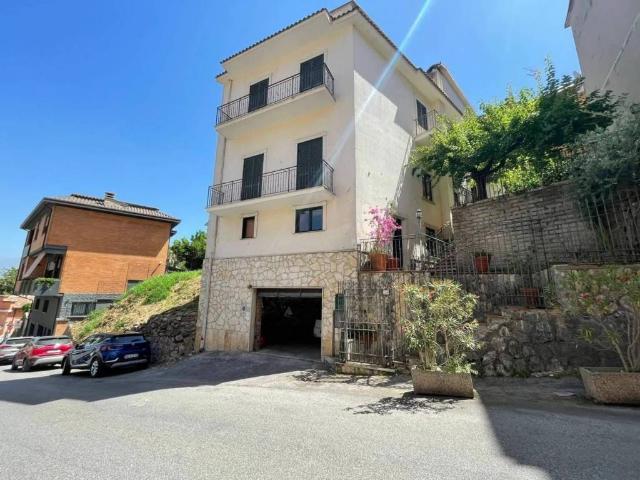Villa Indipendente in vendita a Giardino, Frosinone