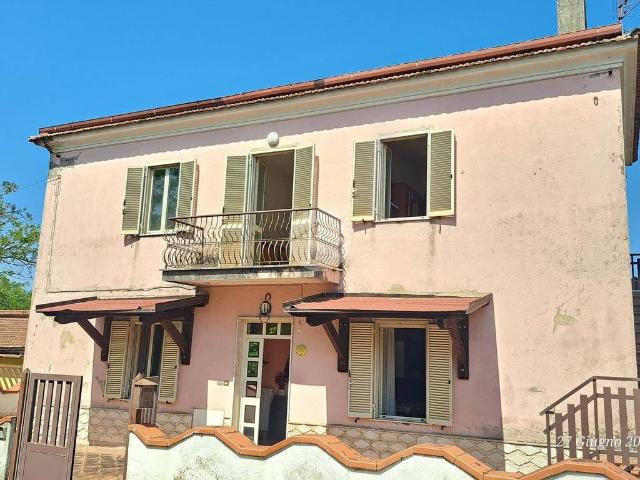 Villa Indipendente in vendita a Frosinone, Lazio