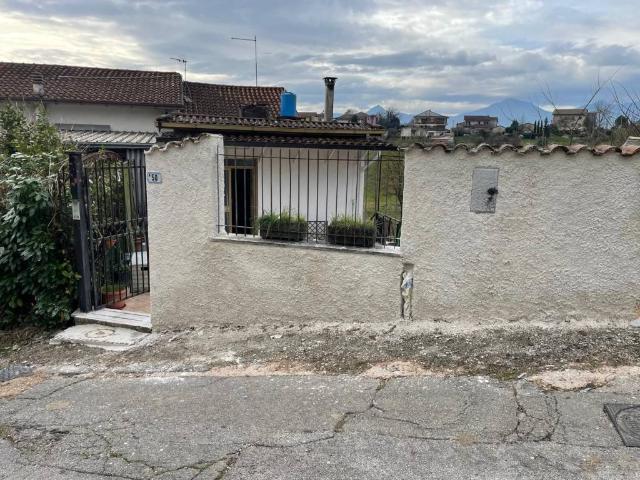 Villa Indipendente in vendita a Frosinone, Lazio